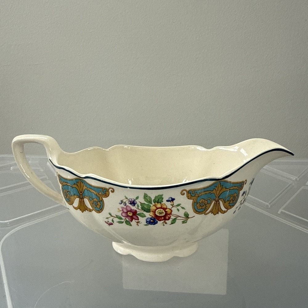 Pareek Johnson Bros England Vintage  Gravy Boat